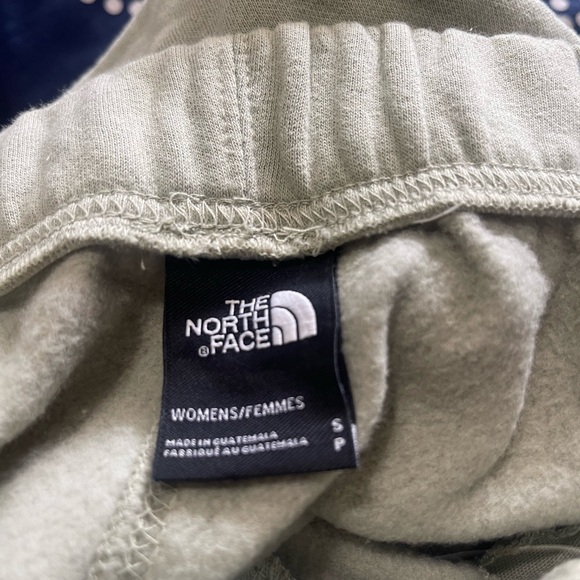 GUC North Face Half Dome Sage Fleece Shorts with pockets Women Size Small - Picture 5 of 11